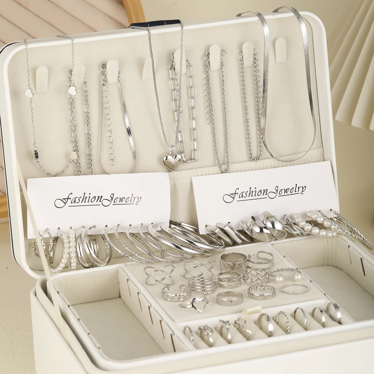 Kit Golden & Pearl - Mix de 54 Peças Vintage (Anéis e Brincos)