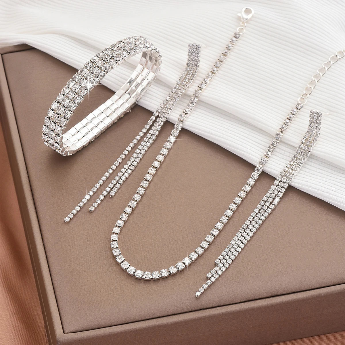 Conjunto Crystal Fringe - Colar, Pulseira e Brincos (Design Cascata)