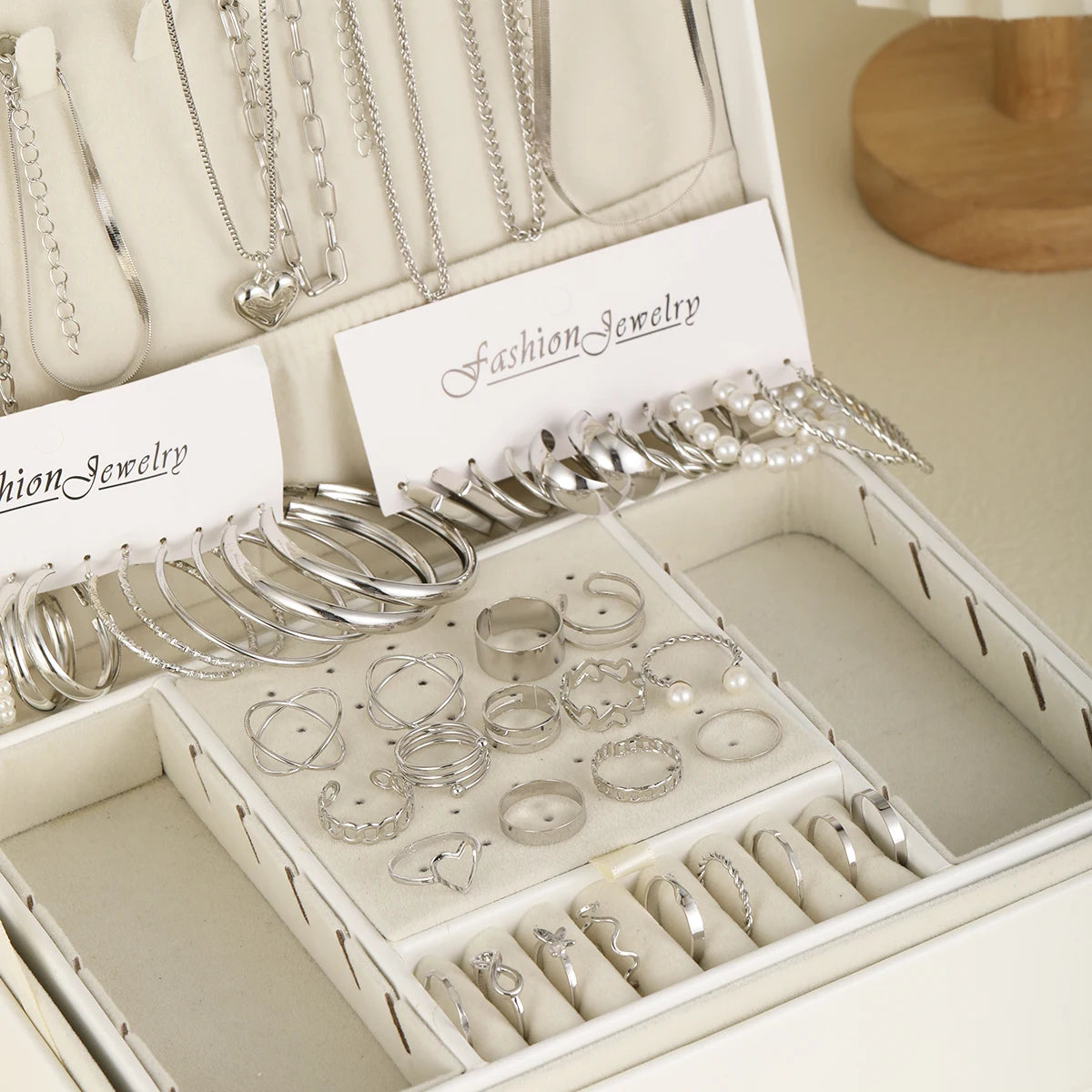 Kit Golden & Pearl - Mix de 54 Peças Vintage (Anéis e Brincos)