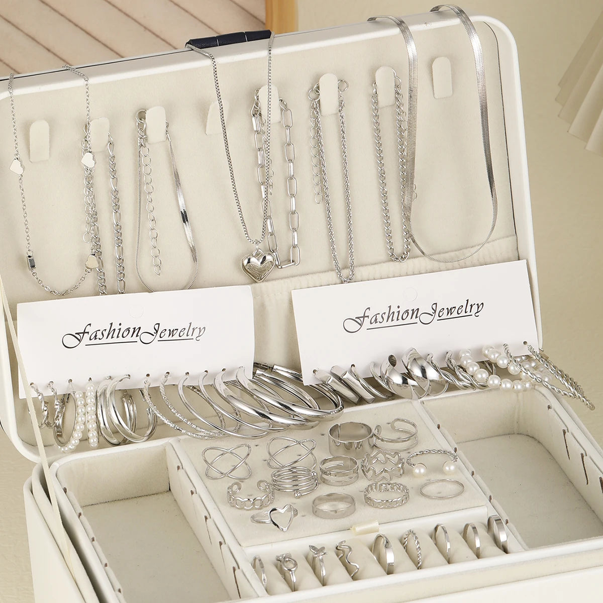 Kit Golden & Pearl - Mix de 54 Peças Vintage (Anéis e Brincos)